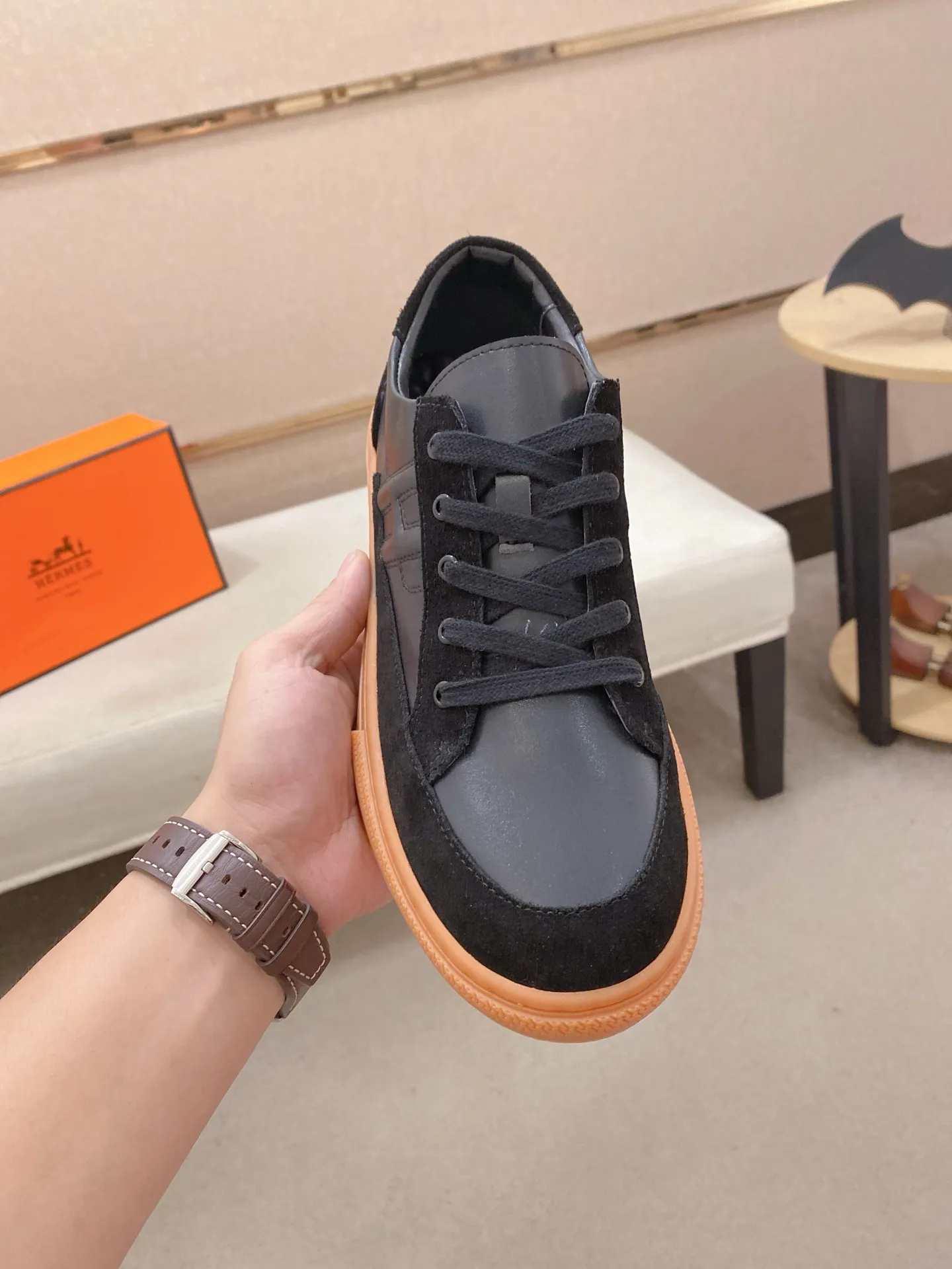 Men's clothing and shoes💰: 400💰Couple model💏"HERMES"【Classic original single version】Hermès; top 🔝purchasing agent🔍🔍latest 🇺🇸 counter sale simultaneously, original version imported from Italy ▲▲ox Leather ▲▲Exquisite workmanship (Italian 🇮🇹Imported water-dyed 🐂cowhide lining) sole: Original sole provided by the original factory, ⚠️exclusive double-layer activity·TPR·rubber·combined molded outsole; Male and female code numbers: 36-44 (can be customized to 45/46, non-refundable)